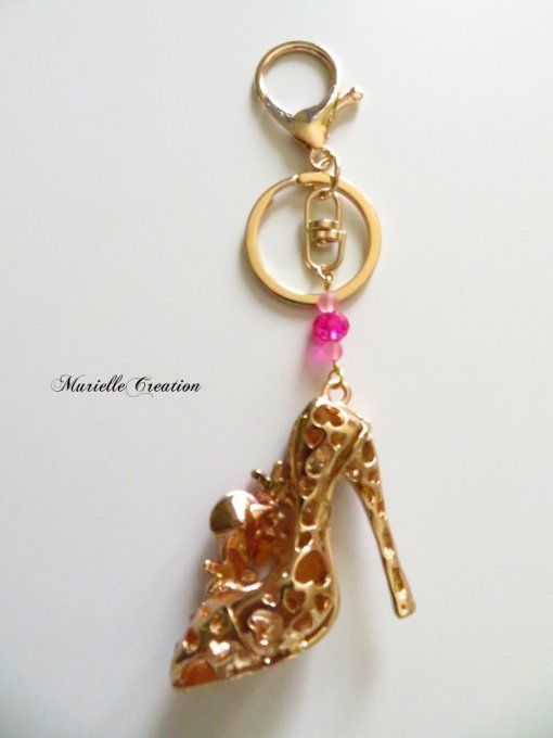 Porte-clés ou bijou de sac chaussure fleurs à talon rose et strass