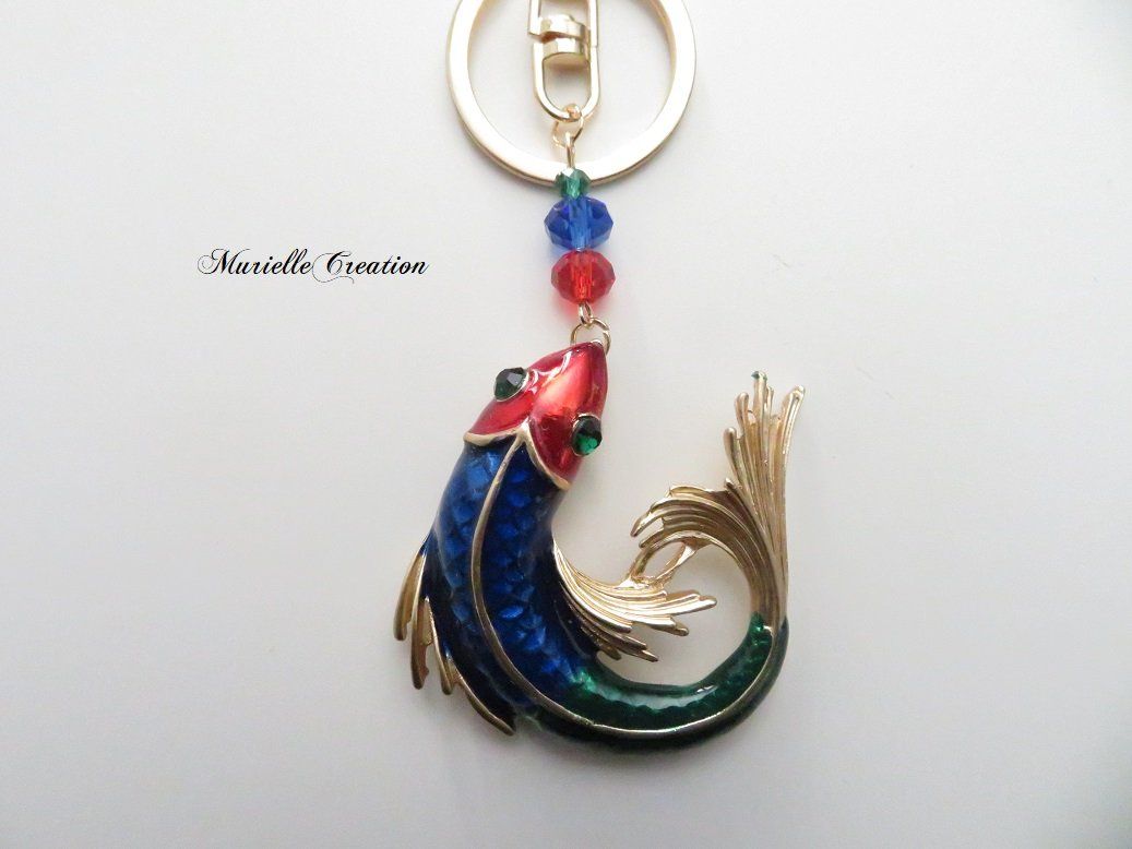 Porte-clés ou bijou de sac carpe koï émaillé vert, bleu, rouge et or