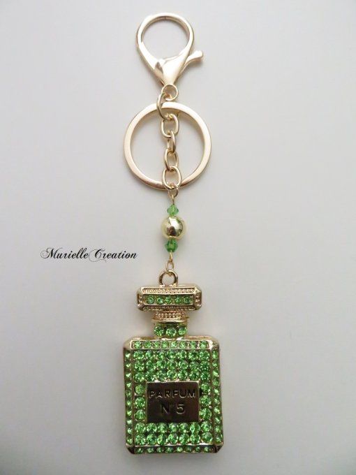 Porte-clés ou bijou de sac Bouteille parfum n°5 en strass vert