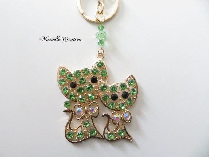 Porte-clés ou bijou de sac duo de chats en strass vert