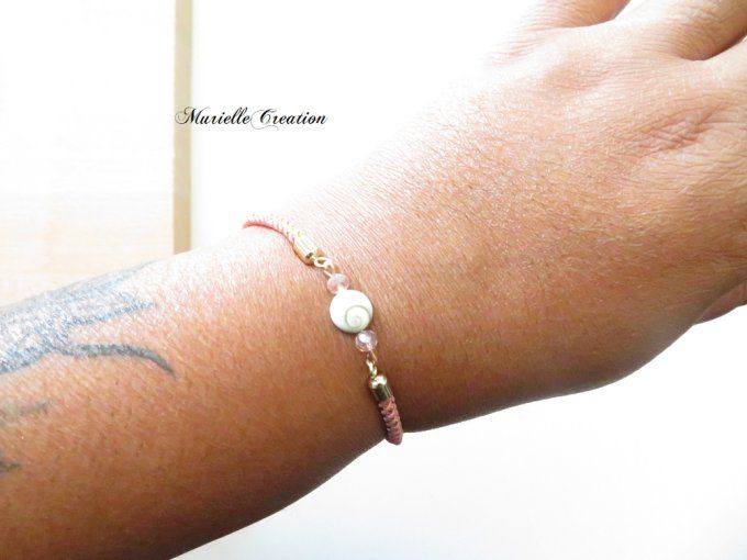 Bracelet réglable cordon rose clair, Œil de Sainte Lucie et perles cristal 