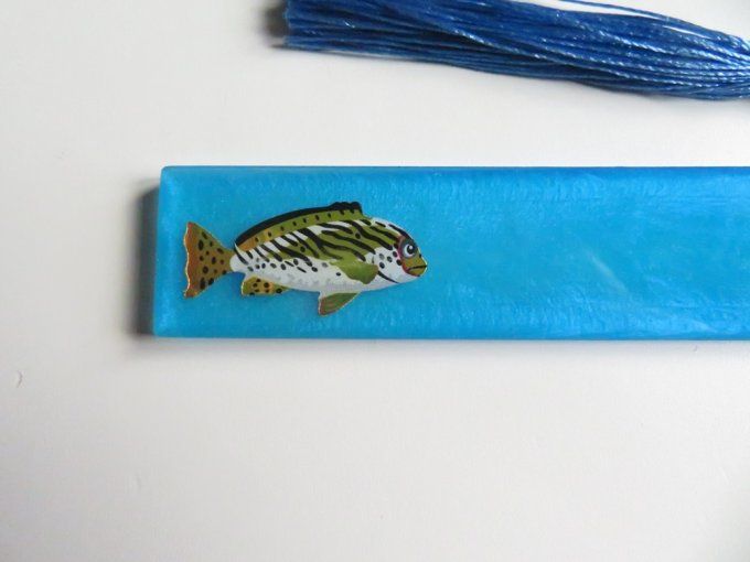 Marque-page 100% fait main en résine bleu océan, poisson et pompon "à personnaliser"