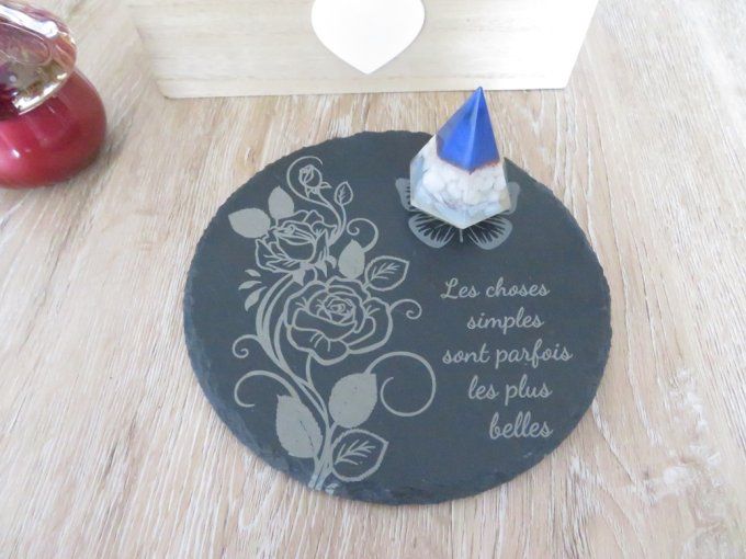 Décoration de table en ardoise gravure fleur roses, citation + orgonite calcédoine bleue, Jade
